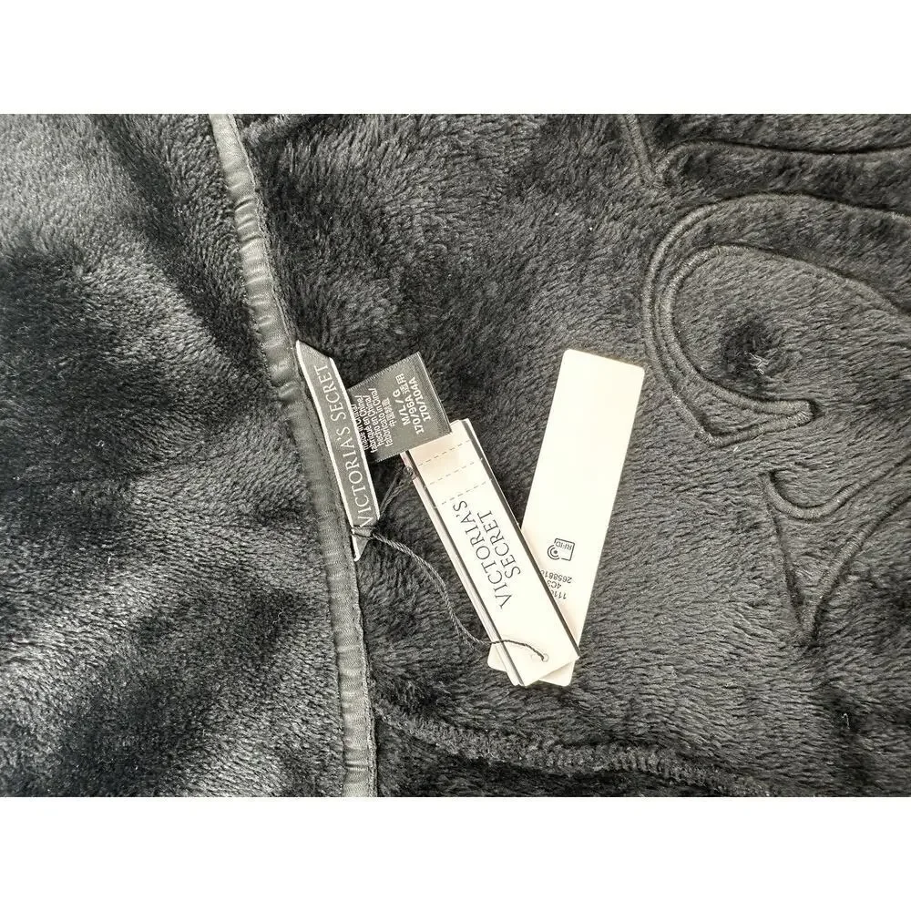 Victorias Secret Robe Sz M/L Fluffy Logo VS Black Short Cozy Soft Plush Bath NWT - Picture 7 of 9
